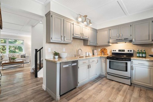 8424 Berkley Road Nw, Calgary, AB - Indoor Photo Showing Kitchen With Upgraded Kitchen
