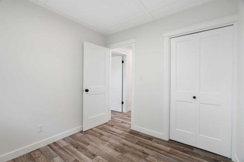 8424 Berkley Road Nw, Calgary, AB - Indoor Photo Showing Other Room