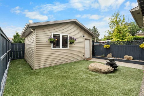 8424 Berkley Road Nw, Calgary, AB - Outdoor With Exterior