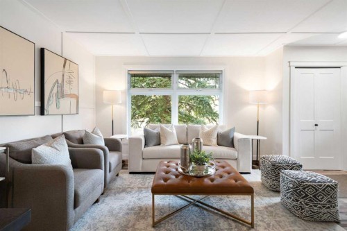 8424 Berkley Road Nw, Calgary, AB - Indoor Photo Showing Living Room