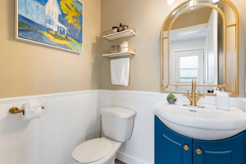 8424 Berkley Road Nw, Calgary, AB - Indoor Photo Showing Bathroom