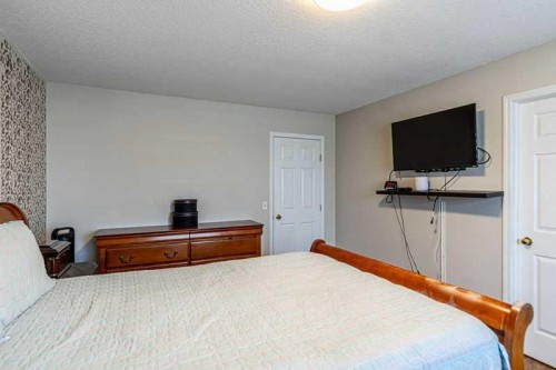 8389 Saddleridge Drive Ne, Calgary, AB - Indoor Photo Showing Bedroom