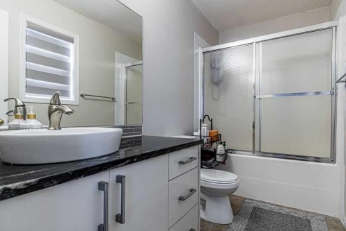8389 Saddleridge Drive Ne, Calgary, AB - Indoor Photo Showing Bathroom