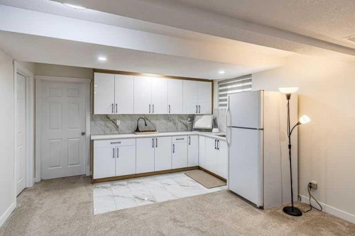 8389 Saddleridge Drive Ne, Calgary, AB - Indoor Photo Showing Kitchen