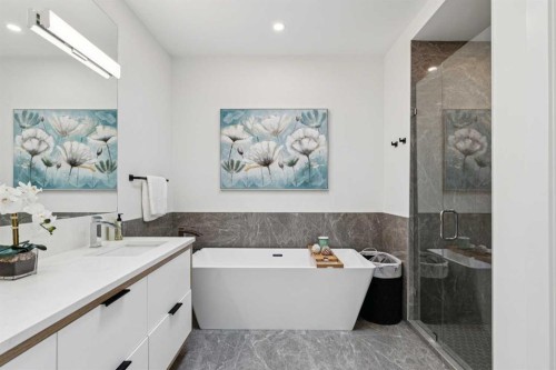2435 29 Avenue Sw, Calgary, AB - Indoor Photo Showing Bathroom