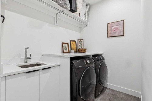 2435 29 Avenue Sw, Calgary, AB - Indoor Photo Showing Laundry Room