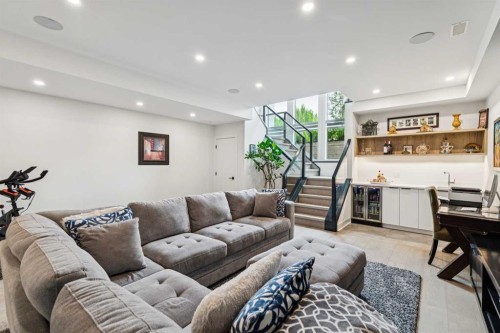 2435 29 Avenue Sw, Calgary, AB - Indoor