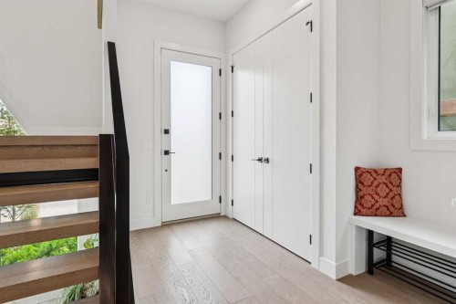 2435 29 Avenue Sw, Calgary, AB - Indoor Photo Showing Other Room
