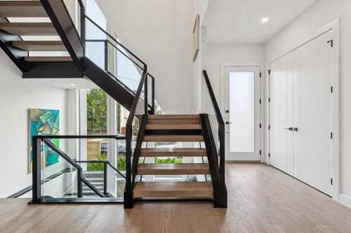 2435 29 Avenue Sw, Calgary, AB - Indoor Photo Showing Other Room