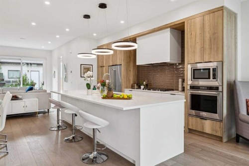 2435 29 Avenue Sw, Calgary, AB - Indoor Photo Showing Kitchen With Upgraded Kitchen
