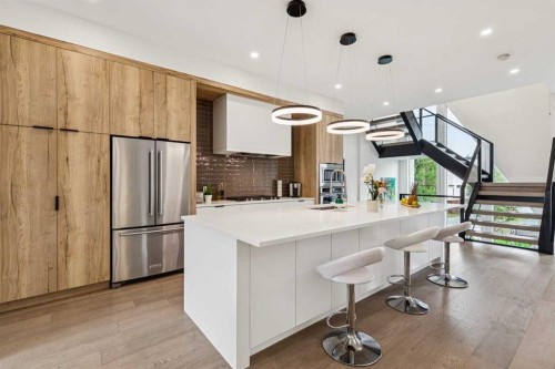 2435 29 Avenue Sw, Calgary, AB - Indoor Photo Showing Kitchen With Upgraded Kitchen