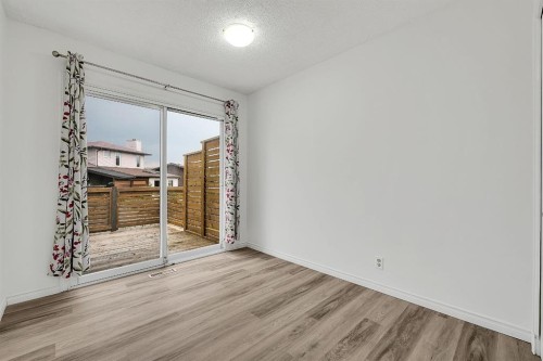 3614 39 Street Ne, Calgary, AB - Indoor Photo Showing Other Room