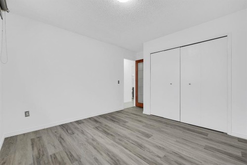 3614 39 Street Ne, Calgary, AB - Indoor Photo Showing Other Room