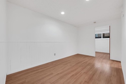 3614 39 Street Ne, Calgary, AB - Indoor Photo Showing Other Room