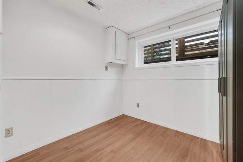 3614 39 Street Ne, Calgary, AB - Indoor Photo Showing Other Room