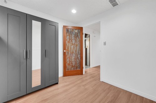 3614 39 Street Ne, Calgary, AB - Indoor Photo Showing Other Room