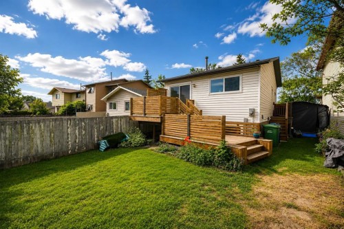 3614 39 Street Ne, Calgary, AB - Outdoor