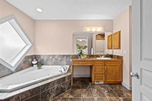 139 Tuscany Ridge Close Nw, Calgary, AB - Indoor Photo Showing Bathroom