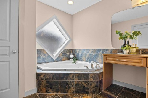 139 Tuscany Ridge Close Nw, Calgary, AB - Indoor Photo Showing Bathroom