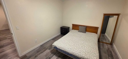 2515 Cochrane Road Nw, Calgary, AB - Indoor Photo Showing Bedroom