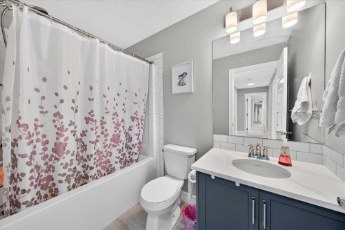 79-230 Seton Passage Se, Calgary, AB - Indoor Photo Showing Bathroom