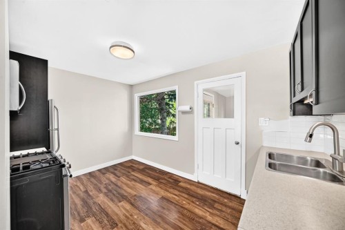6012 33 Avenue Nw, Calgary, AB - Indoor Photo Showing Kitchen With Double Sink