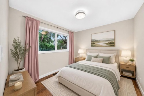 6012 33 Avenue Nw, Calgary, AB - Indoor Photo Showing Bedroom