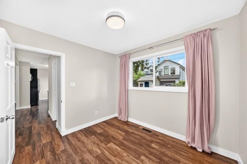 6012 33 Avenue Nw, Calgary, AB - Indoor Photo Showing Other Room