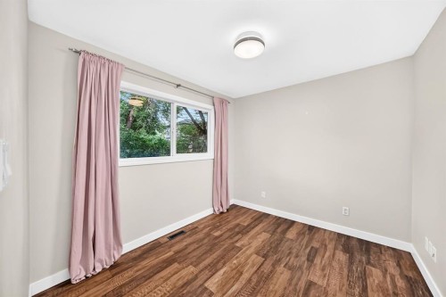 6012 33 Avenue Nw, Calgary, AB - Indoor Photo Showing Other Room