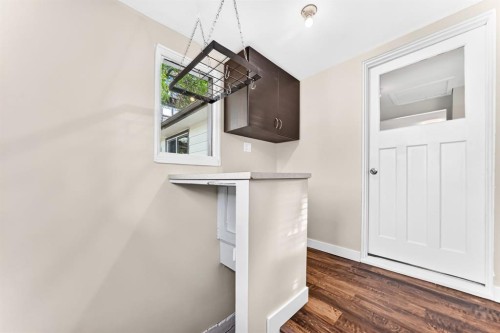 6012 33 Avenue Nw, Calgary, AB - Indoor Photo Showing Other Room