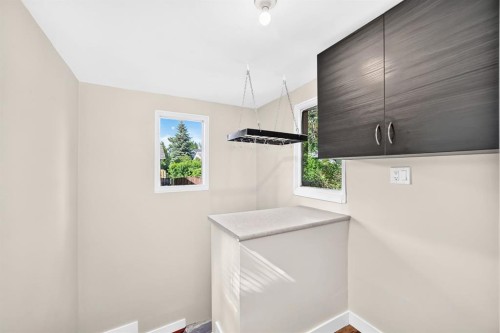 6012 33 Avenue Nw, Calgary, AB - Indoor Photo Showing Other Room