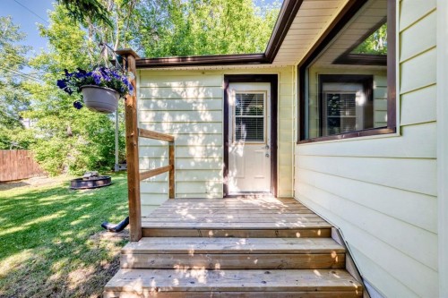 6012 33 Avenue Nw, Calgary, AB - Outdoor With Exterior