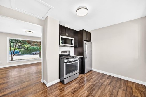 6012 33 Avenue Nw, Calgary, AB - Indoor Photo Showing Kitchen