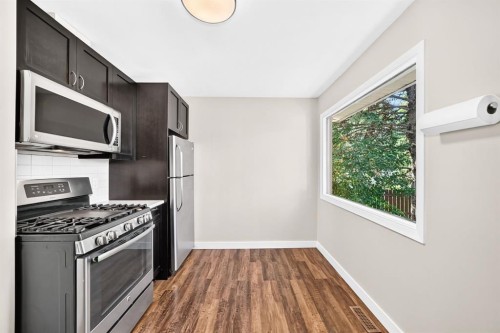 6012 33 Avenue Nw, Calgary, AB - Indoor Photo Showing Kitchen