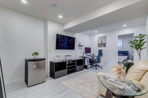 24 Corner Meadows Park Ne, Calgary, AB 