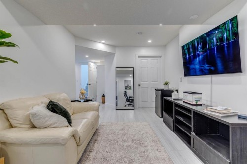 24 Corner Meadows Park Ne, Calgary, AB 