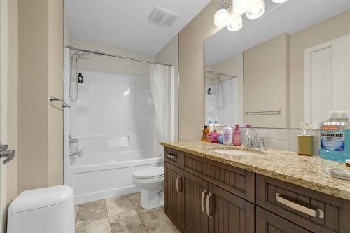 518 Mahogany Manor Se, Calgary, AB - Indoor Photo Showing Bathroom