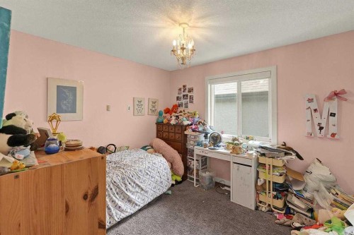 518 Mahogany Manor Se, Calgary, AB - Indoor Photo Showing Bedroom