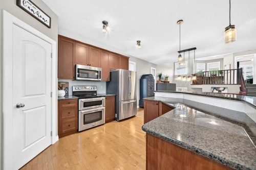 11 Westridge Way, Okotoks, AB - Indoor Photo Showing Kitchen