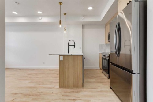 131 148 Avenue Nw, Calgary, AB - Indoor Photo Showing Kitchen