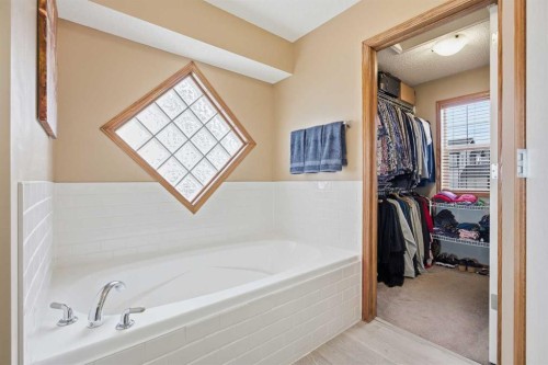 276 Kincora Heights Nw, Calgary, AB - Indoor Photo Showing Bathroom