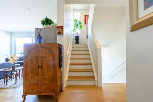 112 21 Street Nw, Calgary, AB - Indoor Photo Showing Other Room