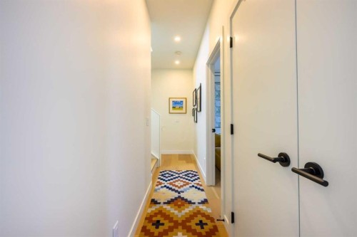 112 21 Street Nw, Calgary, AB - Indoor Photo Showing Other Room