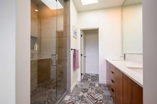 112 21 Street Nw, Calgary, AB - Indoor Photo Showing Bathroom