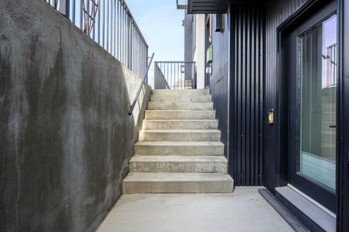 112 21 Street Nw, Calgary, AB -  Photo Showing Other Room