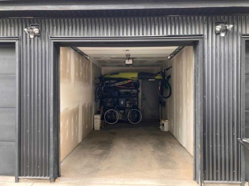 112 21 Street Nw, Calgary, AB - Indoor Photo Showing Garage