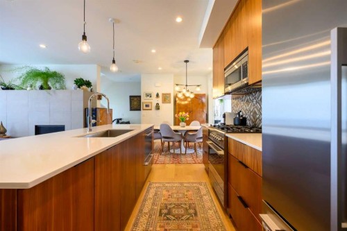 112 21 Street Nw, Calgary, AB - Indoor Photo Showing Kitchen With Upgraded Kitchen