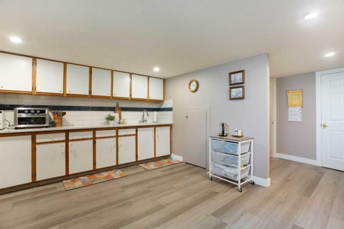128 Waterstone Place Se, Airdrie, AB - Indoor Photo Showing Kitchen