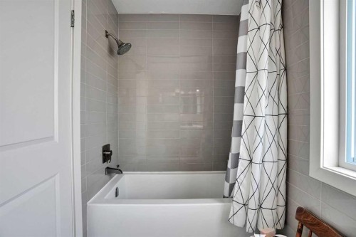 160 Sunhaven Close Se, Calgary, AB - Indoor Photo Showing Bathroom