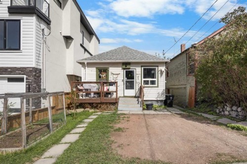 2520 16B Street Sw, Calgary, AB - Outdoor
